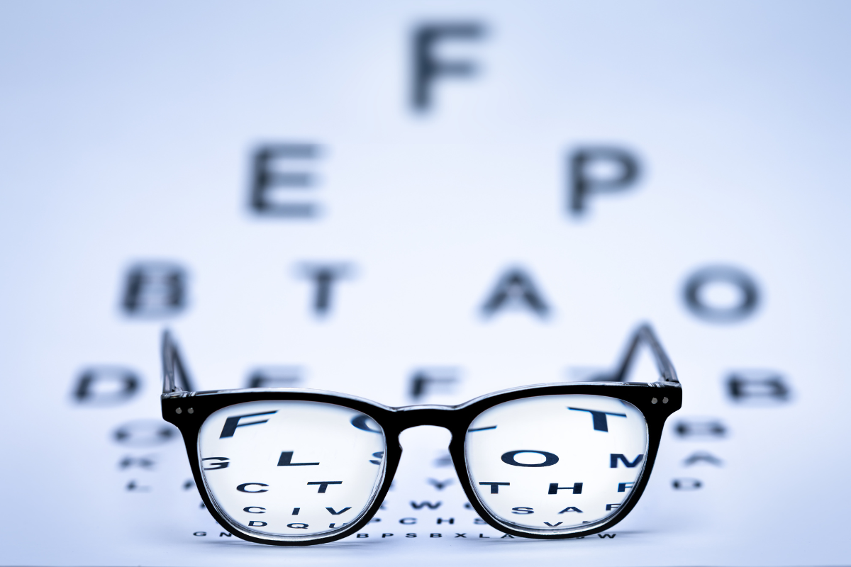 Hvad betyder plus styrke i briller?